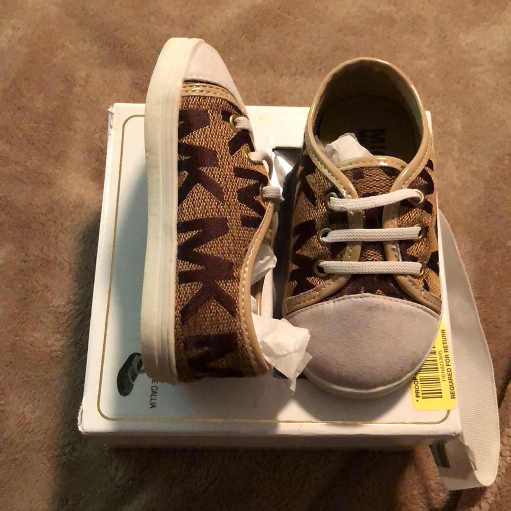 Michael kors shoes brand new size 4